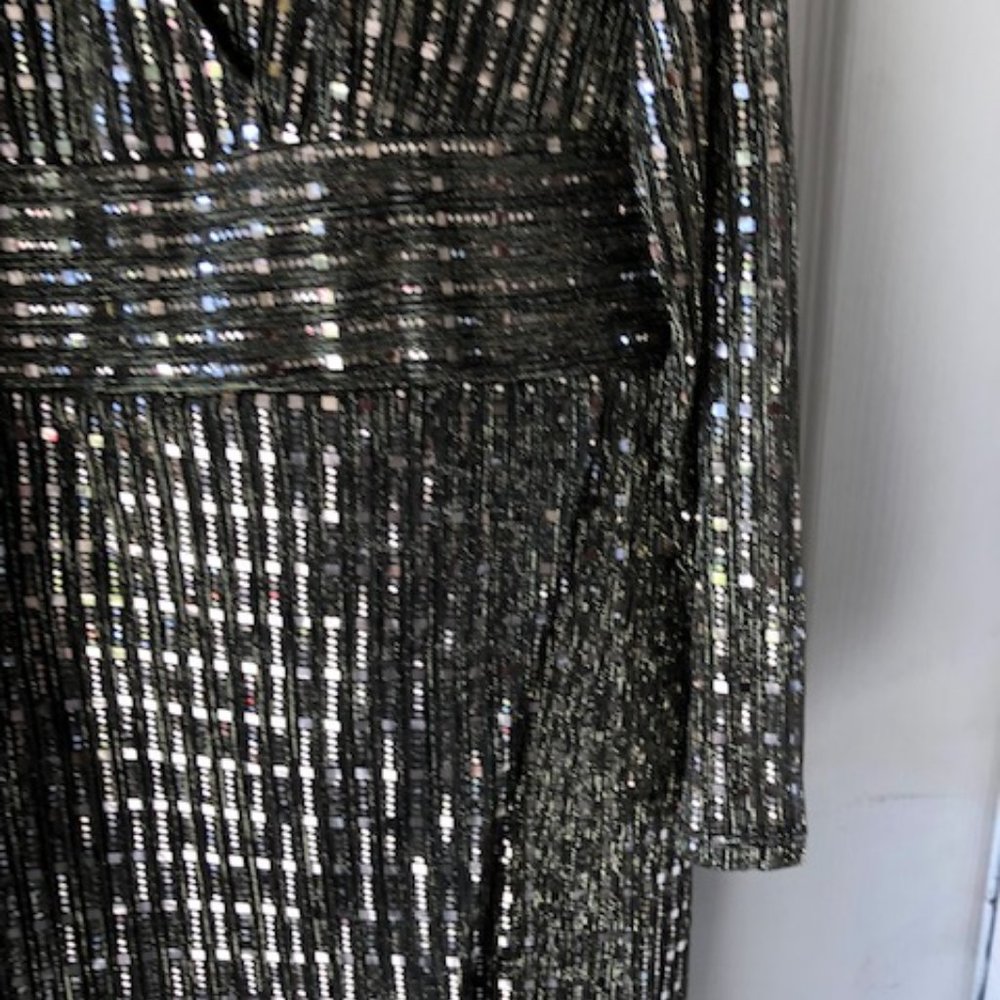 XL Ashro Formal/Semi - Formal Dress Size XL black/ gold metallic